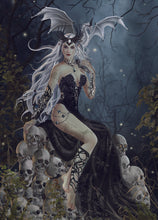 Load image into Gallery viewer, Mad Queen Jigsaw Puzzle - MC-0006
